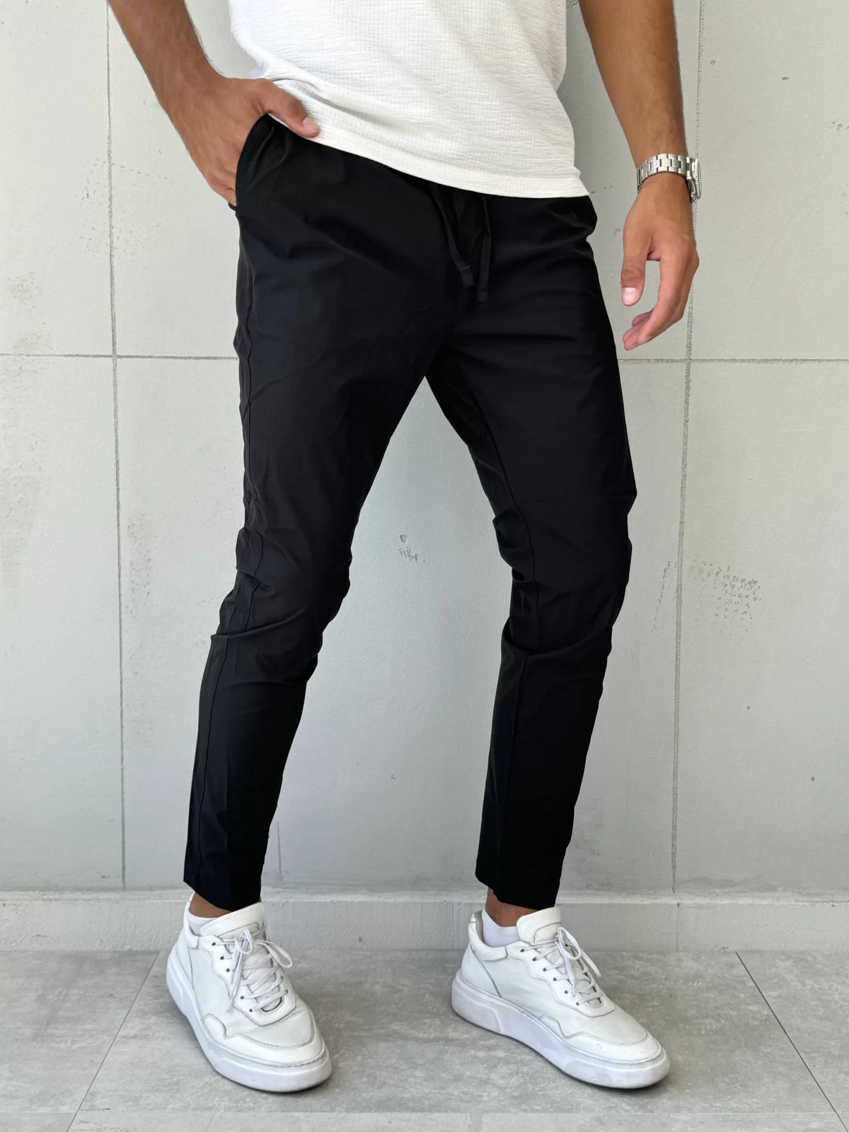 Elegantne pantalone VR 302 Crna
