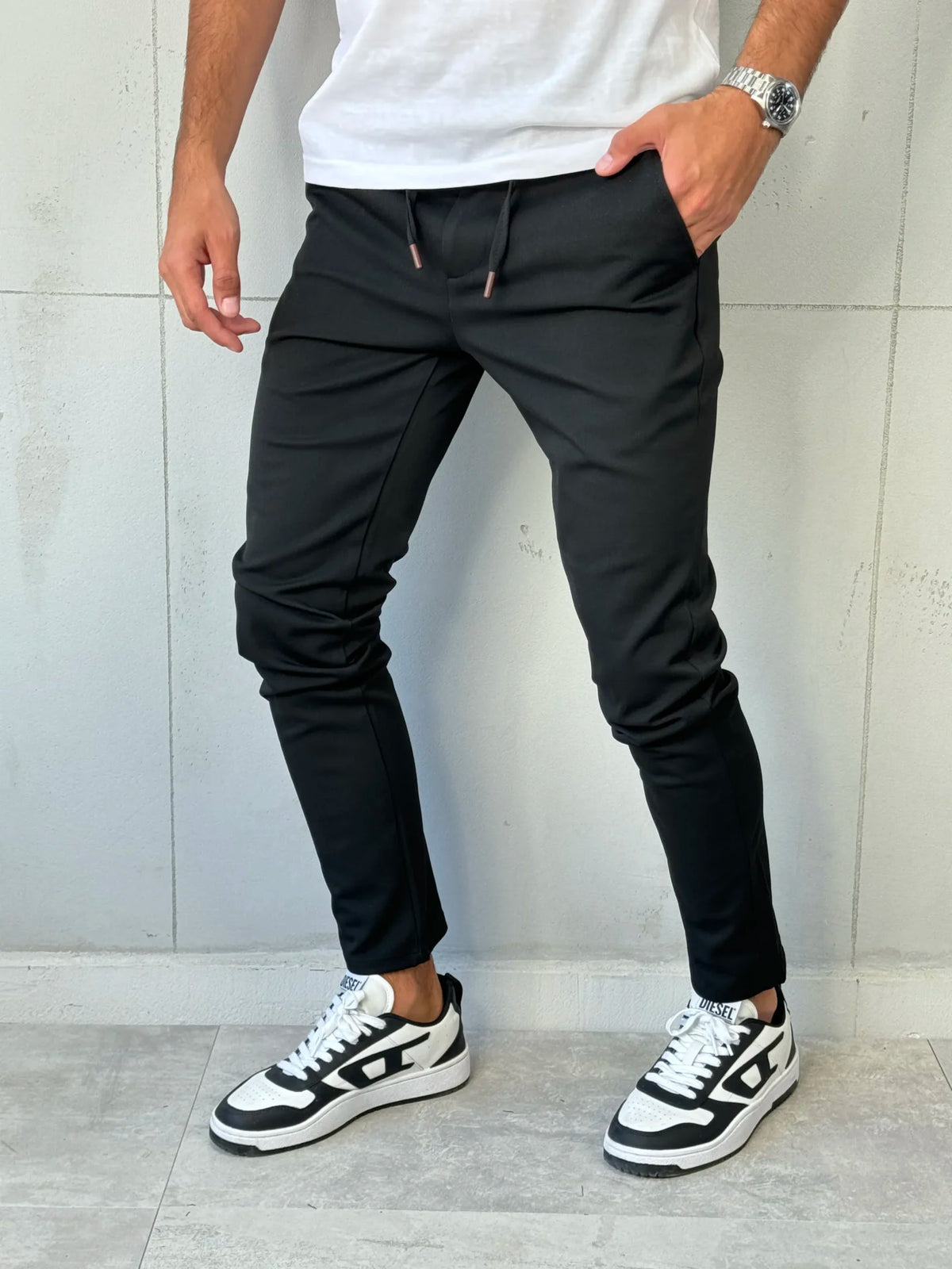 Sportsko - Elegantne pantalone VR 303 Crna