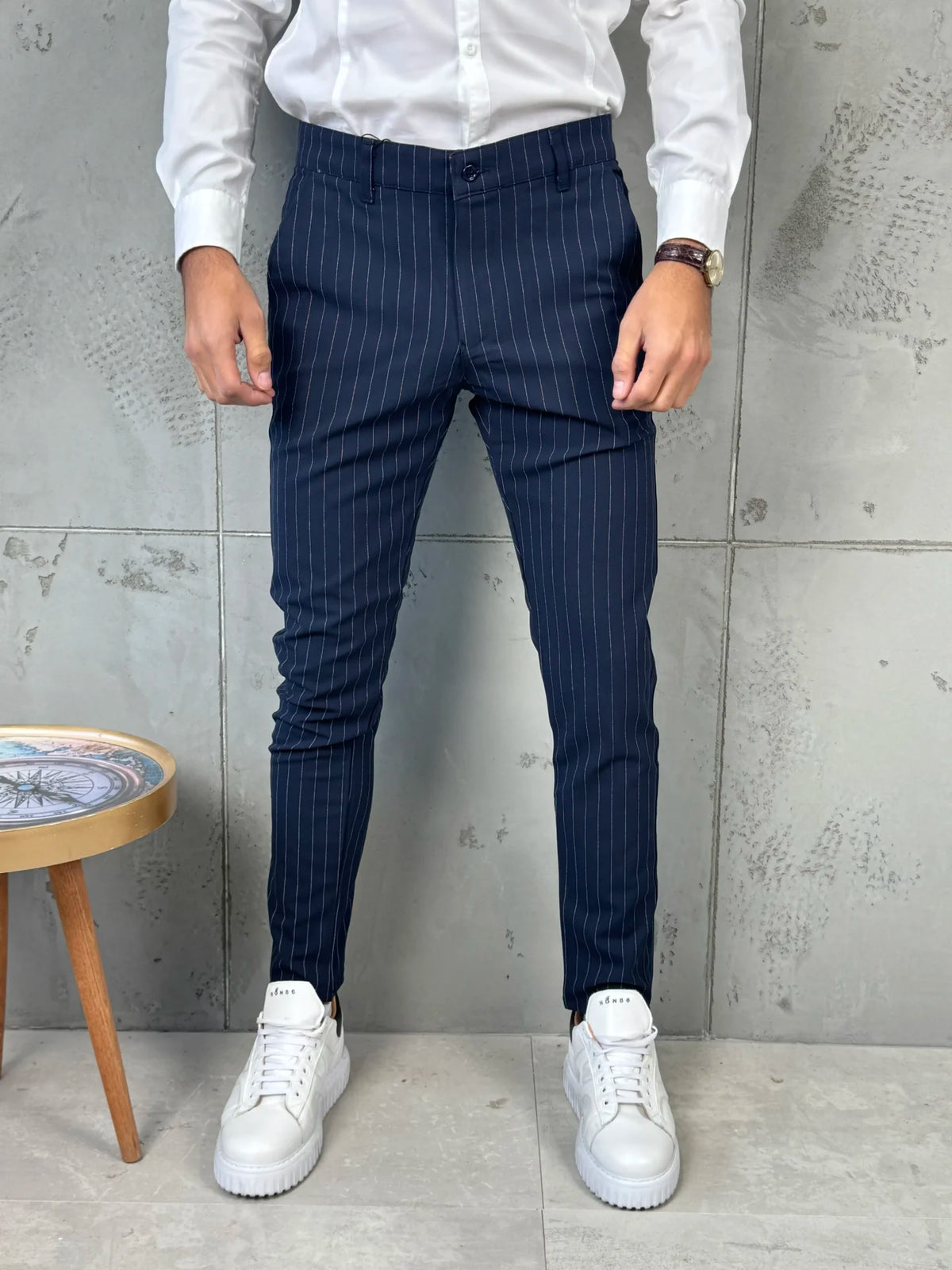 Muške slim fit pantalone na pruge teget