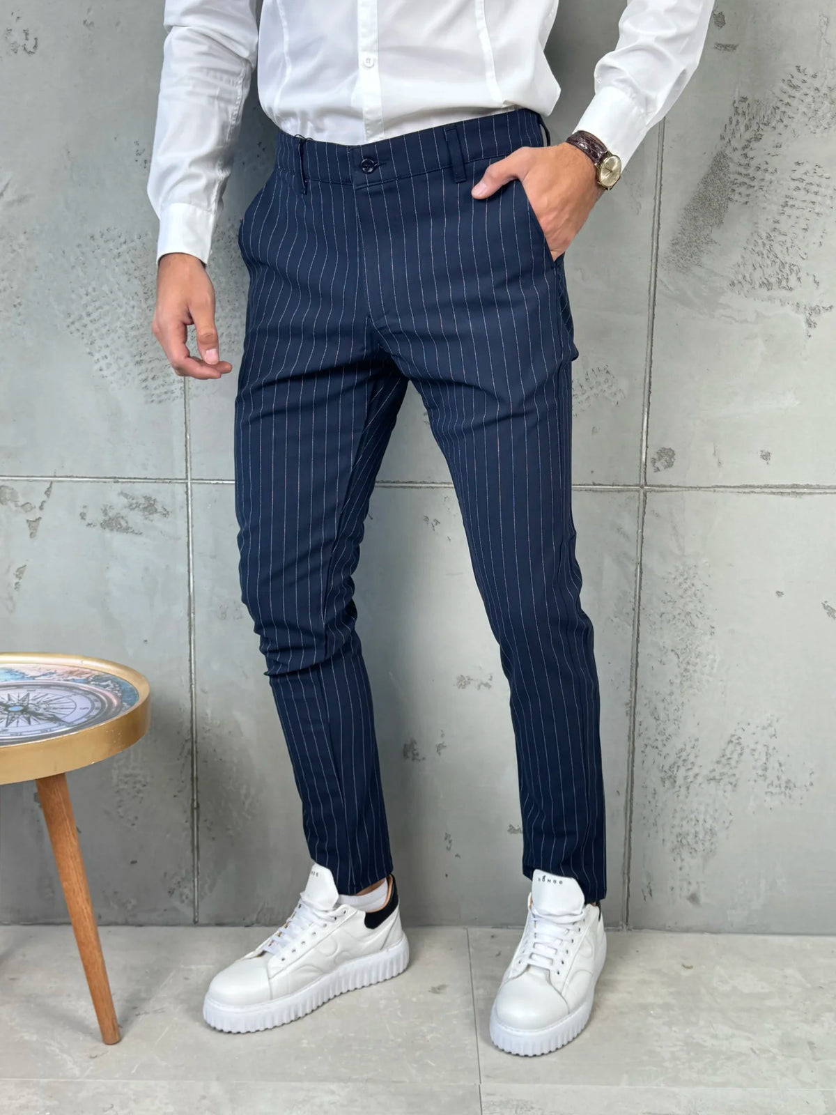 Muške slim fit pantalone na pruge teget