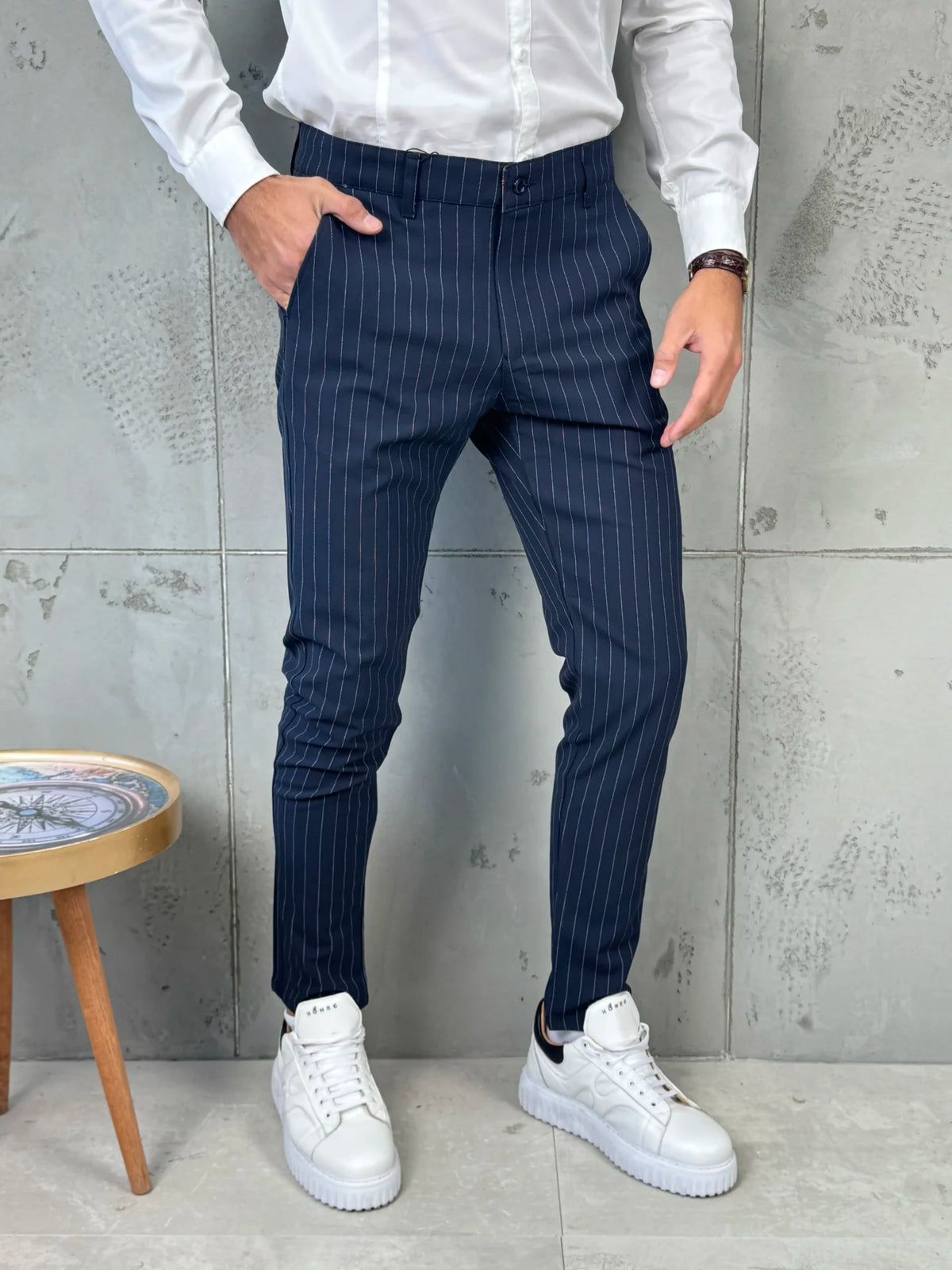 Muške slim fit pantalone na pruge teget