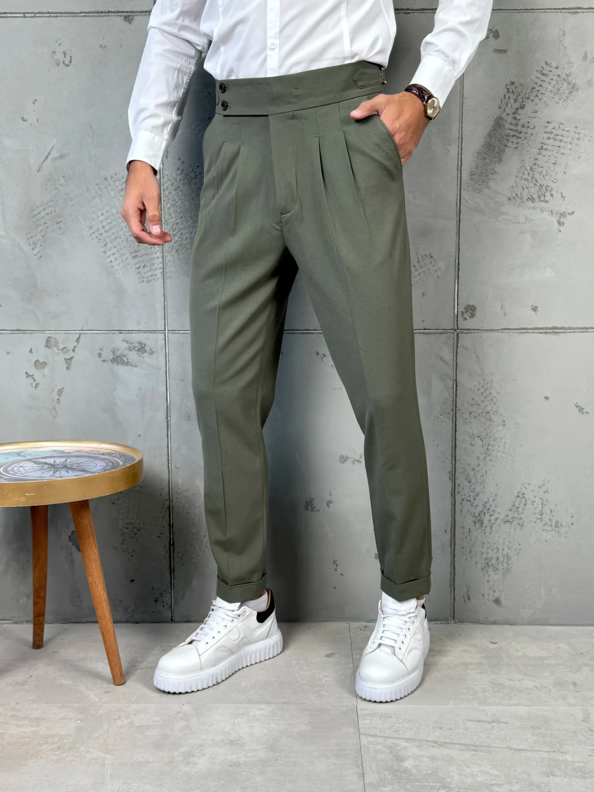 Muške pantalone sa podesivim pojasom - maslinasta