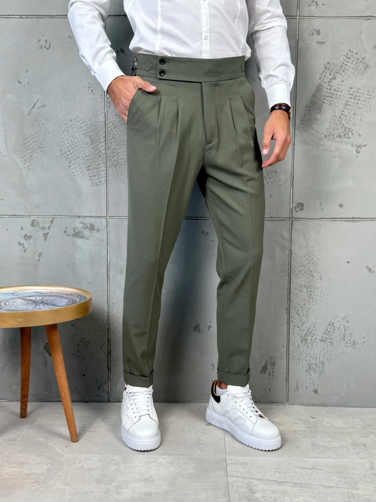 Muške pantalone sa podesivim pojasom - maslinasta