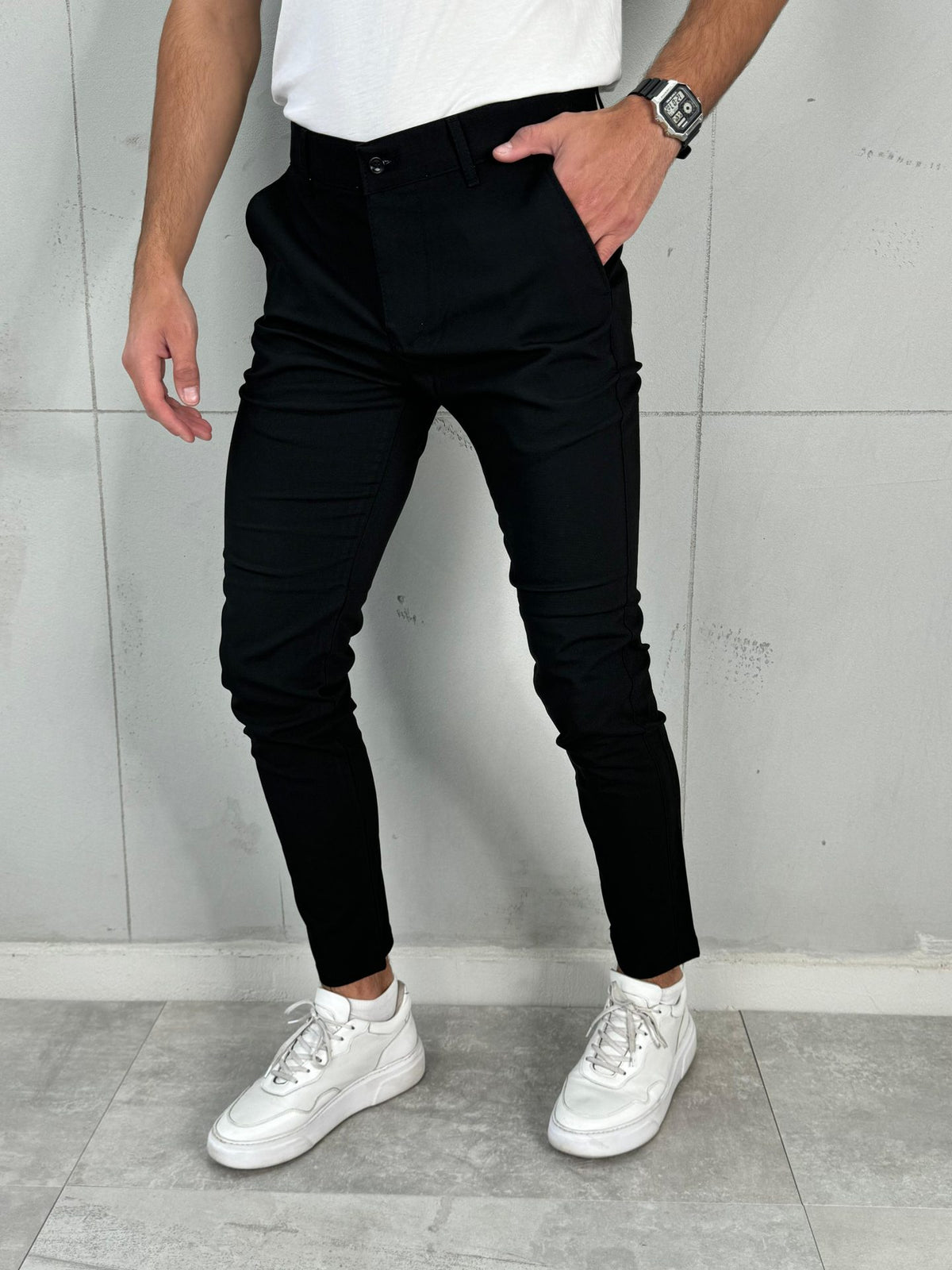 Elegantne pantalone VR 301 Crna