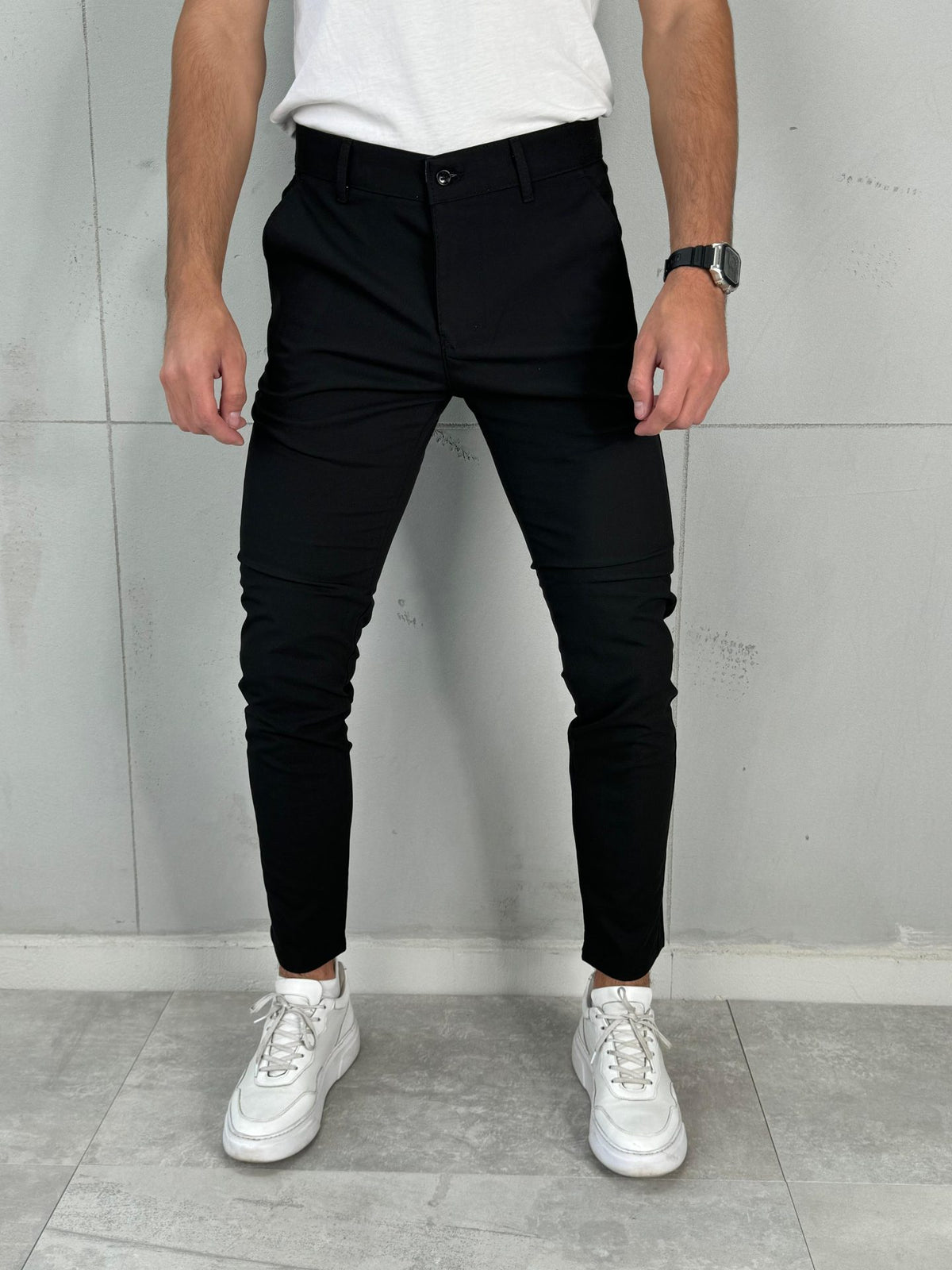 Elegantne pantalone VR 301 Crna