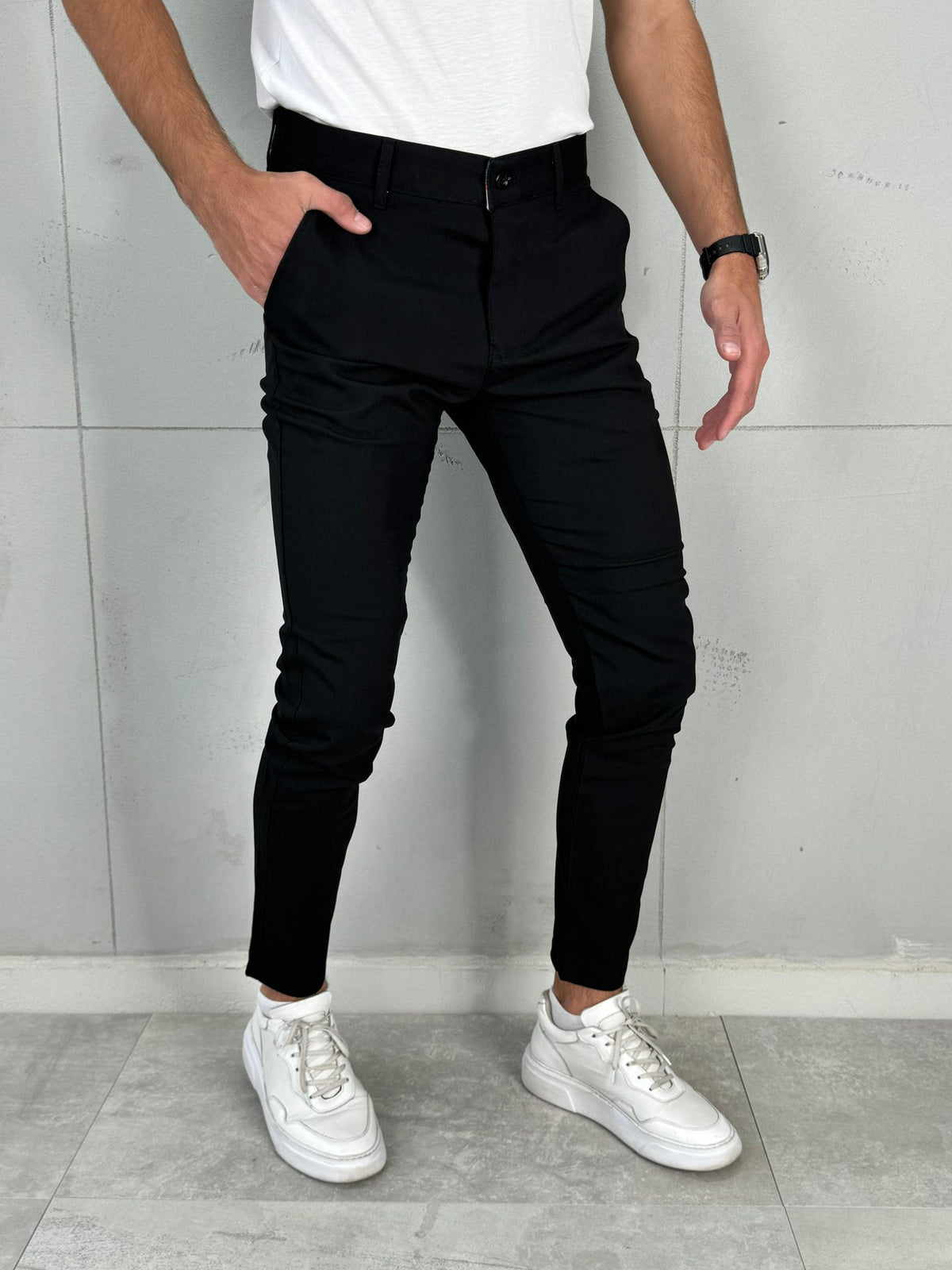 Elegantne pantalone VR 301 Crna