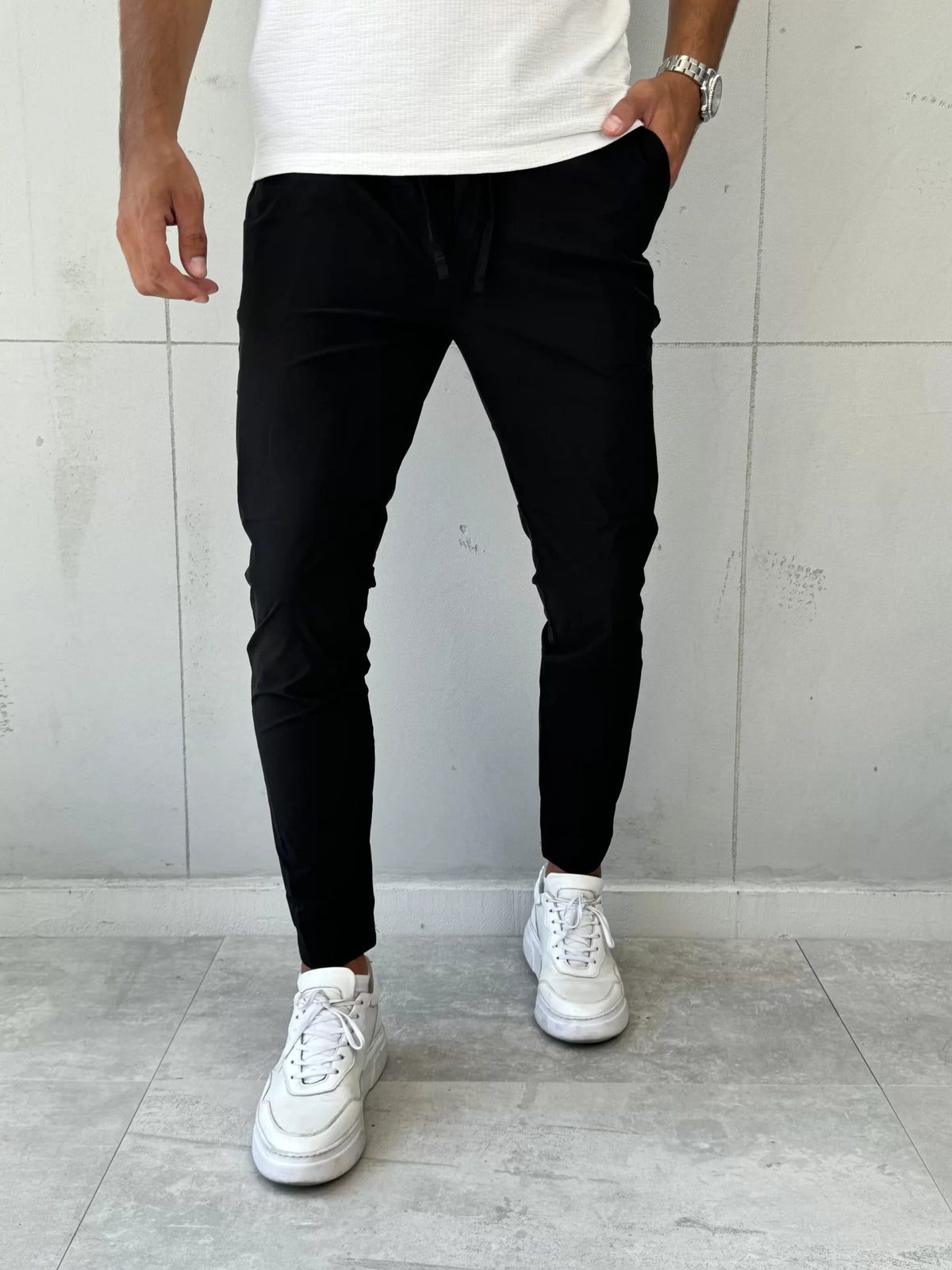 Elegantne pantalone VR 302 Crna