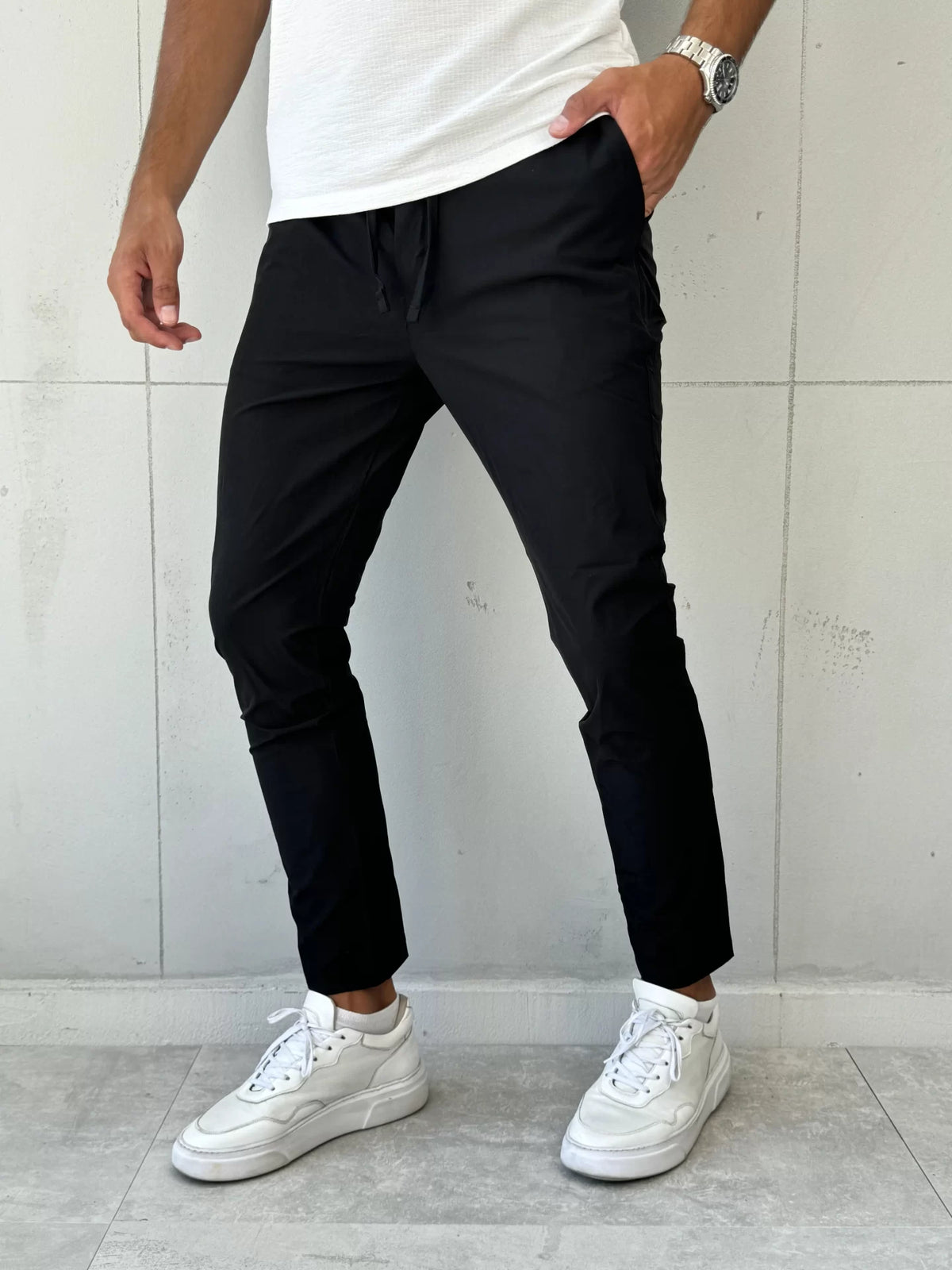 Elegantne pantalone VR 302 Crna